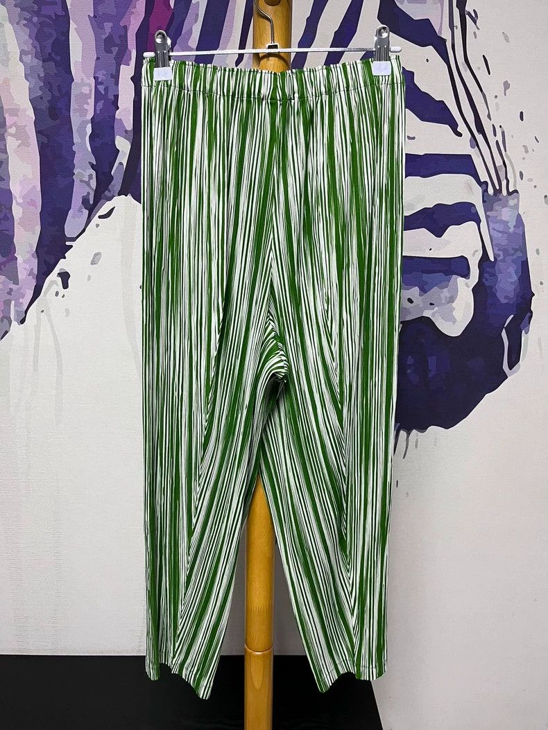 Issey Miyake Issey Miyake size:2 Green vertical striped pleated radish Size 22" - 3 Thumbnail