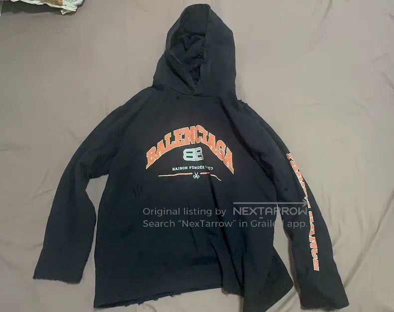Balenciaga Balenciaga Short Hooded Sweatshirt Black Chest Letter Logo Size US M / EU 48-50 / 2 - 1 Thumbnail