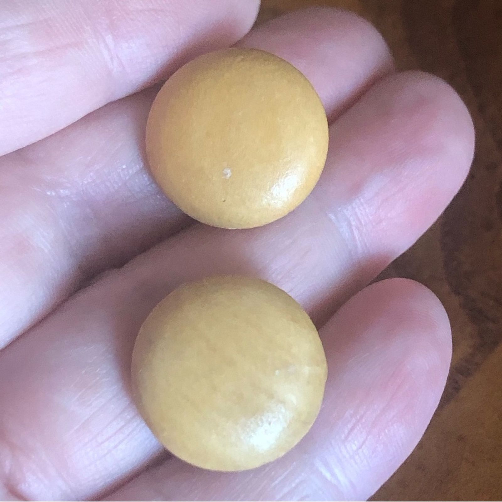 Vintage Vintage tan wood button disc clip on earrings Size ONE SIZE - 3 Thumbnail