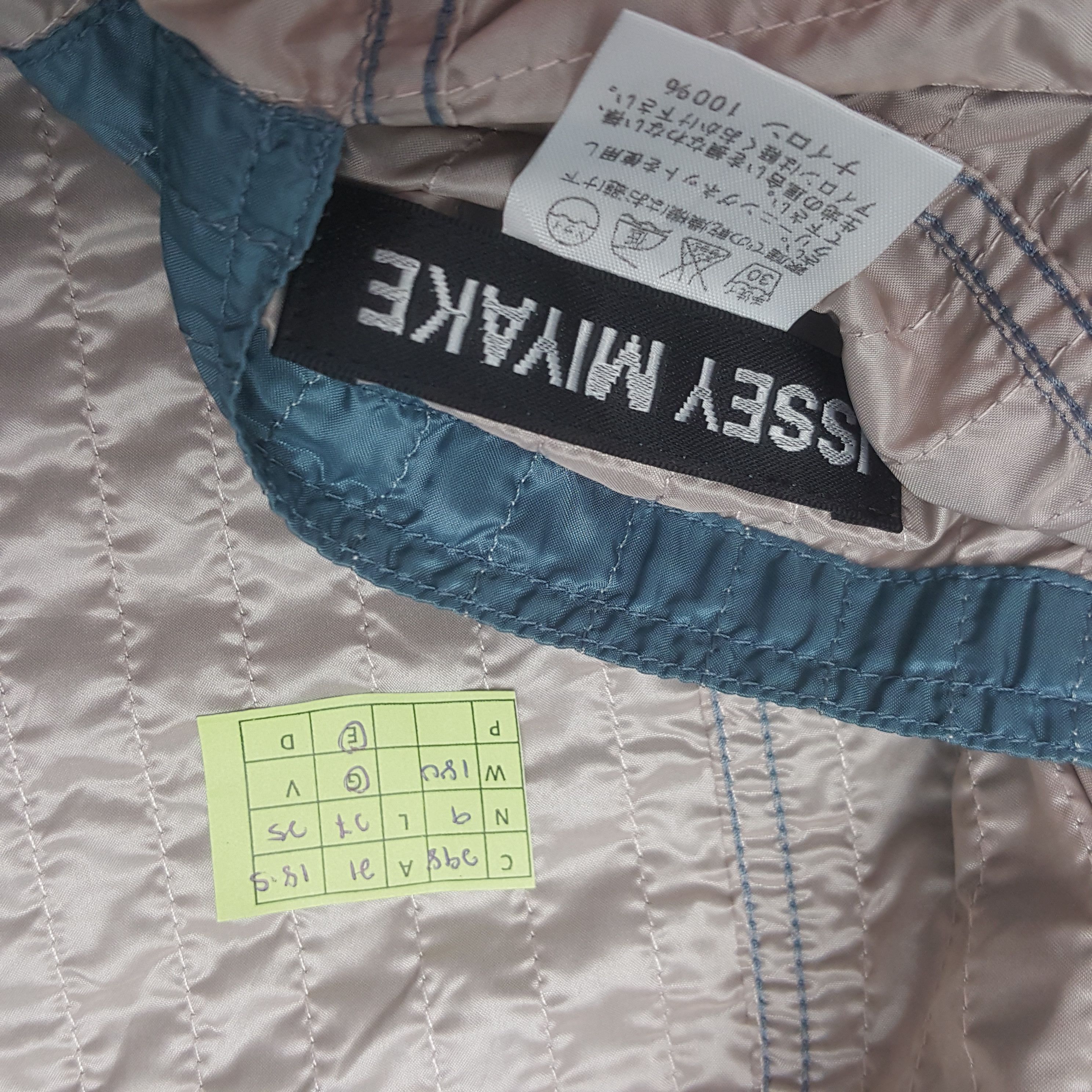 Issey Miyake Vintage Issey Miyake Japanese Reversible Jacket C298N9 Size US L / EU 52-54 / 3 - 9 Thumbnail