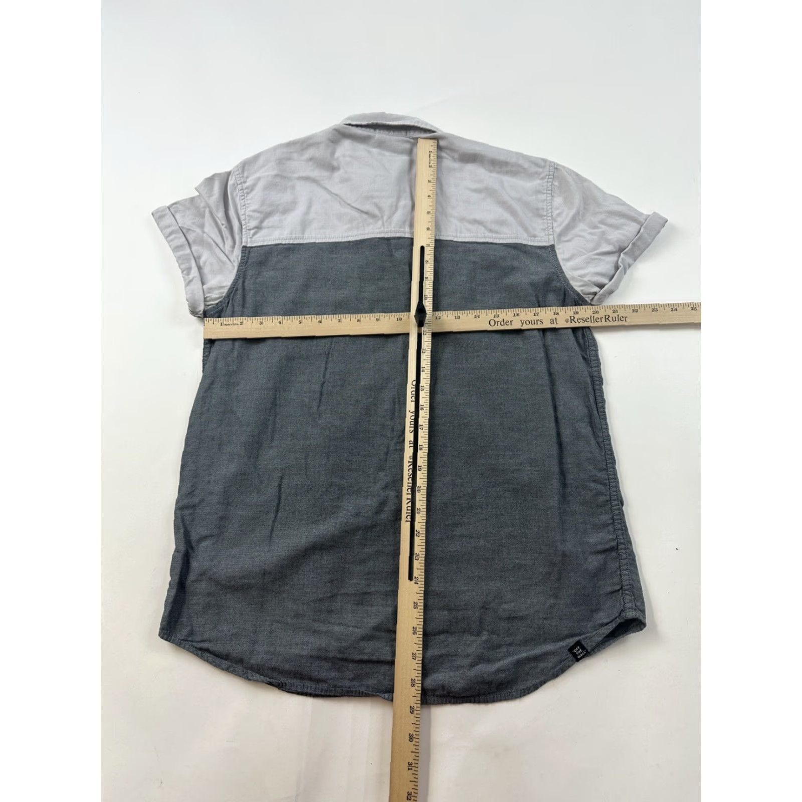 Vans VANS Mens Medium Gray Button-Up Shirt User: New title: VANS Mens Medium Gray Button-Up Shirt Size US M / EU 48-50 / 2 - 4 Thumbnail