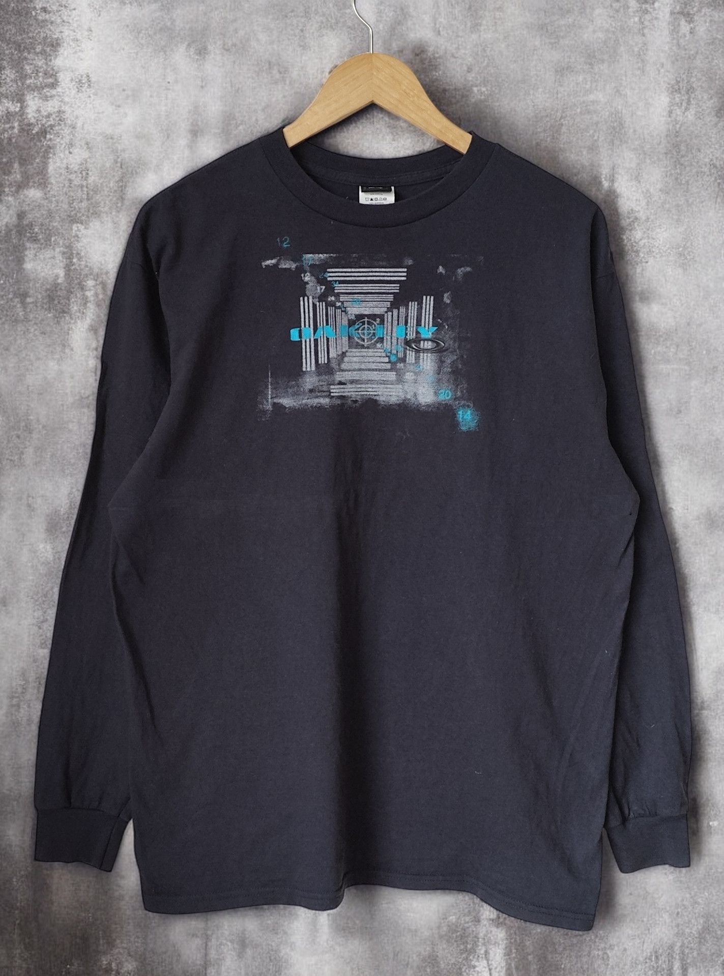 Oakley × Vintage Oakley Logo Long Sleeve Shirt Red Center Logo y2k