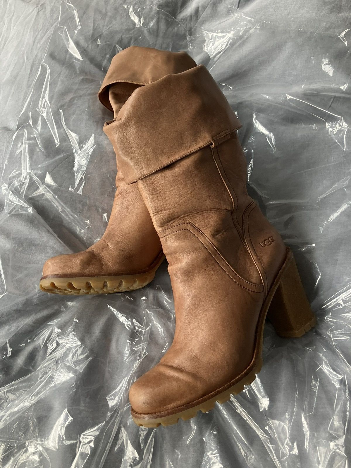 Ugg UGG Soft Leather Mid-Calf Boots in Camel Colour Size US 9 / IT 39 - 1 Thumbnail