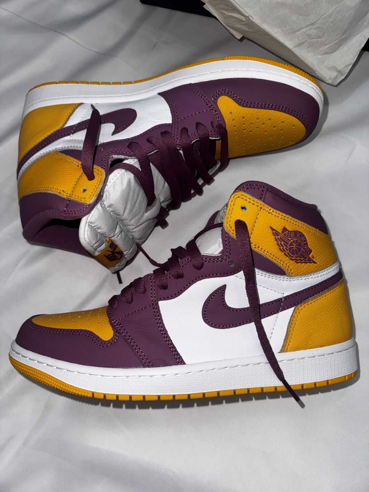 Jordan Brand 2022 Air Jordan 1 Retro High OG 'Brotherhood' Size US 9.5 / EU 42-43 - 1 Thumbnail