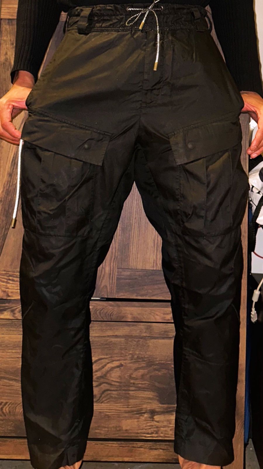 Marcelo Burlon Marcelo Burlon Cropped Nylon Trouser Size US 30 / EU 46 - 1 Thumbnail