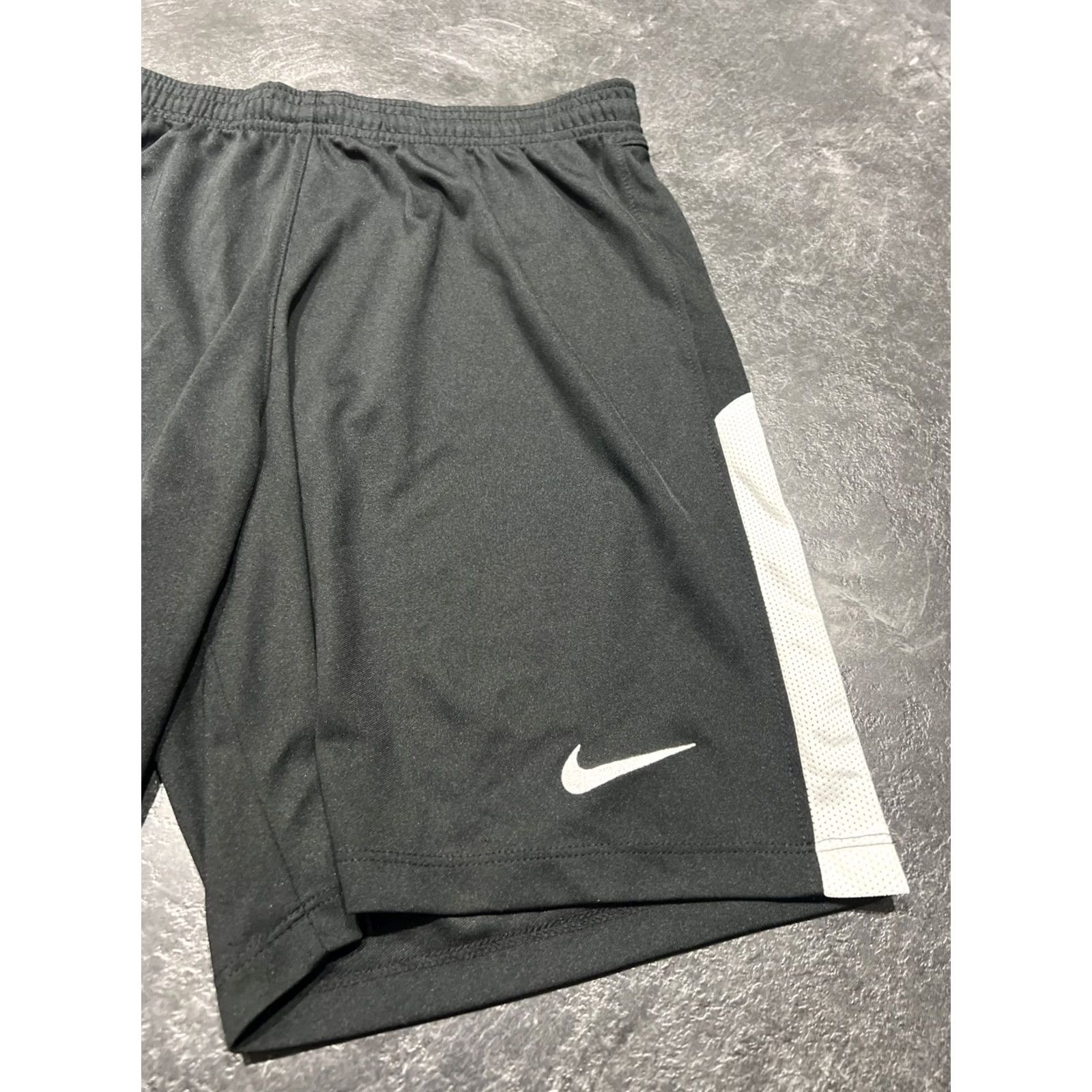Nike Nike M Shorts Athletic Drawstring Men polyester Black Neon Green Pockets Logo Size US 31 - 3 Thumbnail