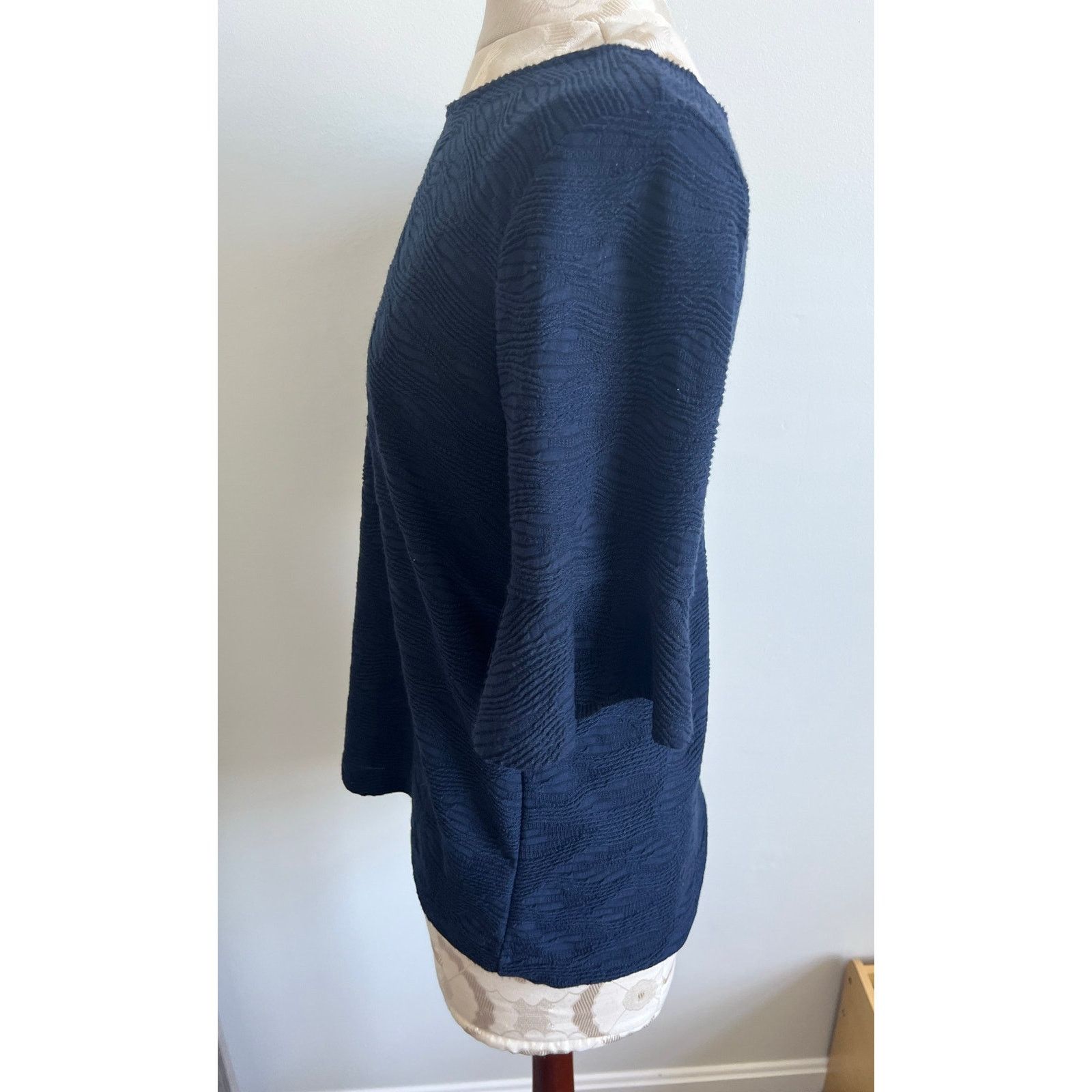 Loft Loft Outlet Textured 3/4 Length Bell Sleeve Blouse XS Size XS / US 0-2 / IT 36-38 - 3 Thumbnail