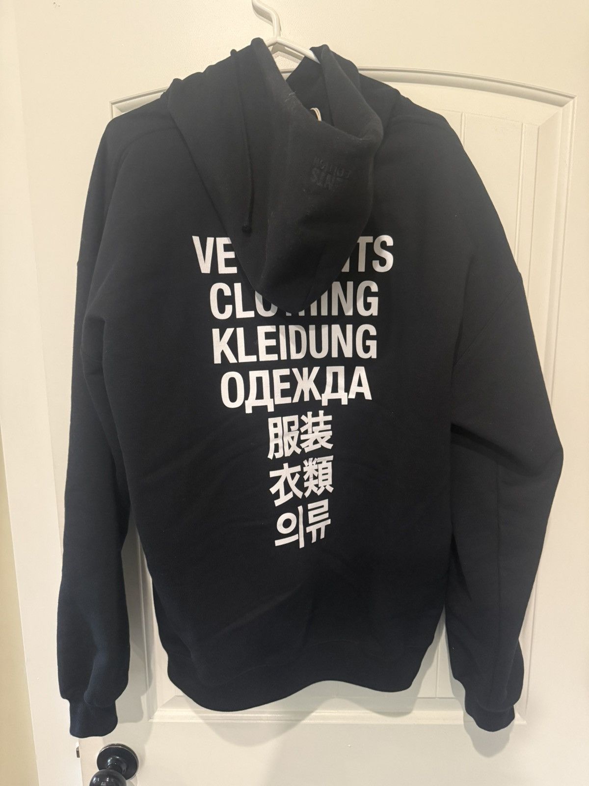 Vetements Vetements Translation Hoodie Size US S / EU 44-46 / 1 - 3 Thumbnail
