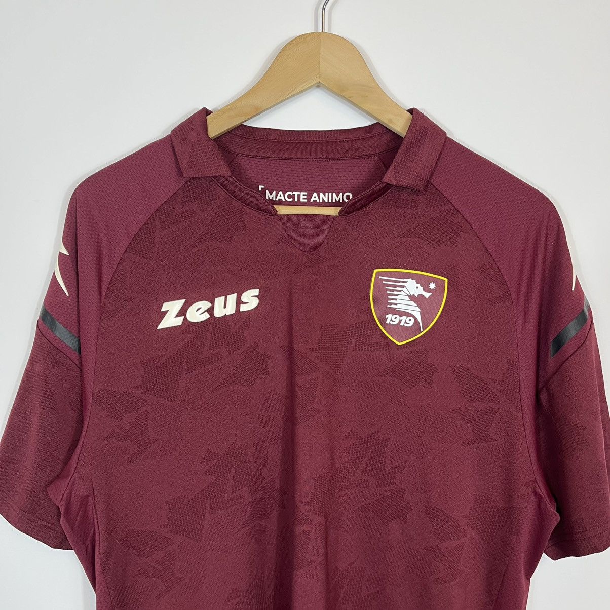 Other Zeus FC Salernitana 2021/2022 Home Football Jersey Soccer Size US XL / EU 56 / 4 - 2 Thumbnail