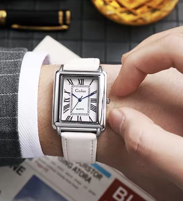 Vintage Vintage 90s vintage retro luxury style quartz leather watch Size ONE SIZE - 3 Thumbnail
