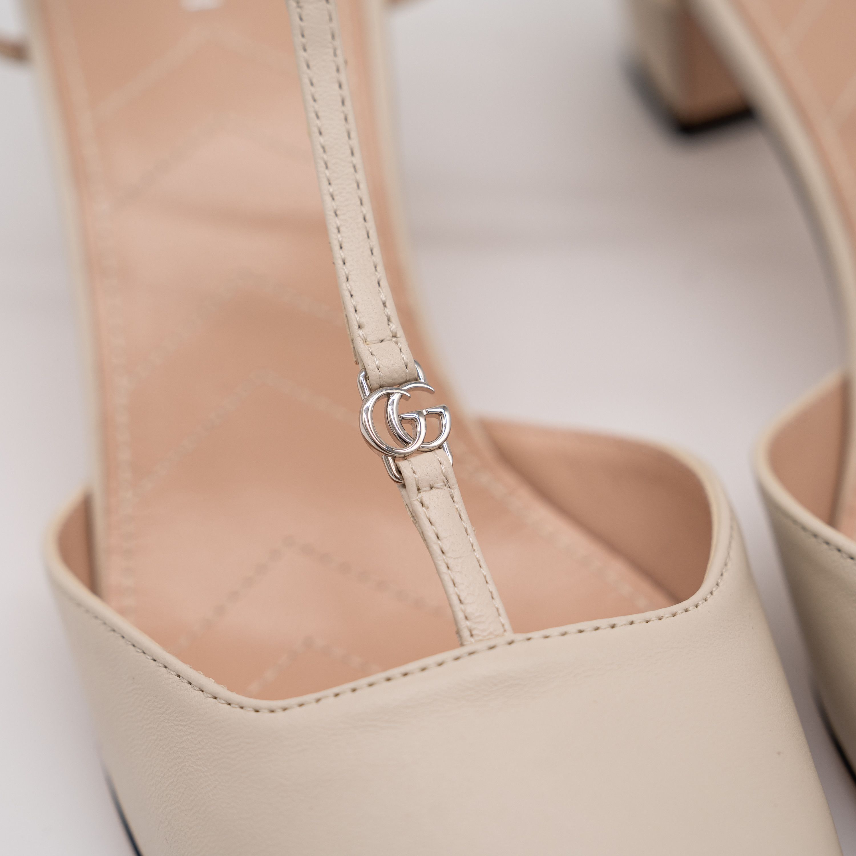 Gucci 40.5G 10.5 US Gucci GG Slingback Pump T-Strap White Size US 10.5 / IT 40.5 - 8 Thumbnail