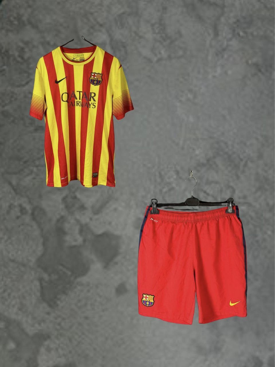 Vintage 2013-2014 Vintage Barcelona FC Away T-shirt + Shorts Size US L / EU 52-54 / 3 - 1 Thumbnail