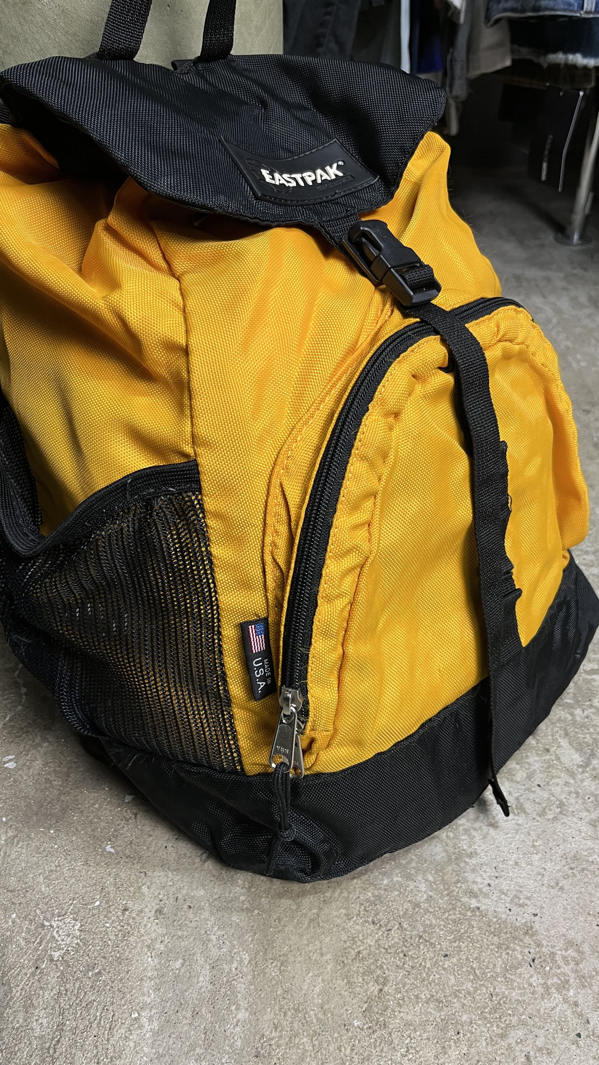 Eastpak 1990s EASTAPAK MADE IN USA RARE COLORWAY OG BACKPACK - 6200 Size ONE SIZE - 2 Thumbnail
