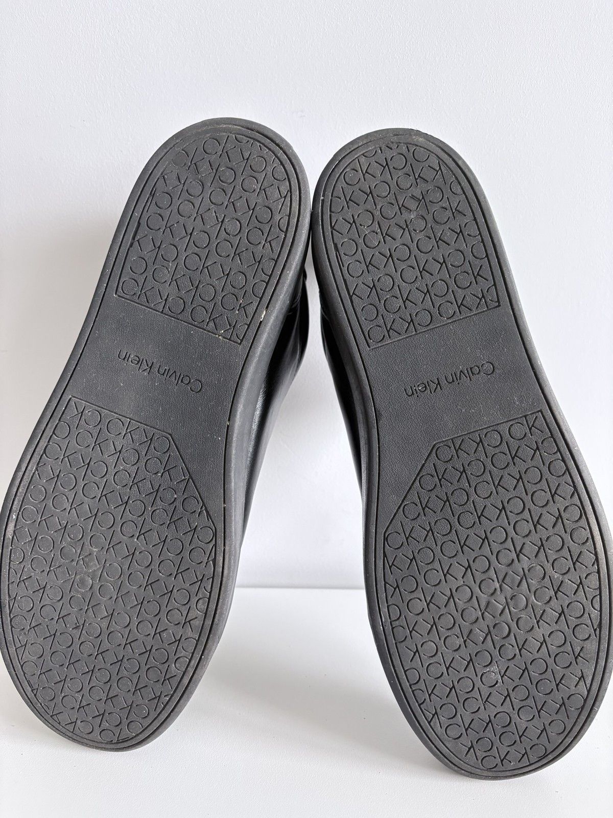 Calvin Klein Calvin Klein leather sneakers zip low top men's size 44 Size US 11 / EU 44 - 9 Thumbnail