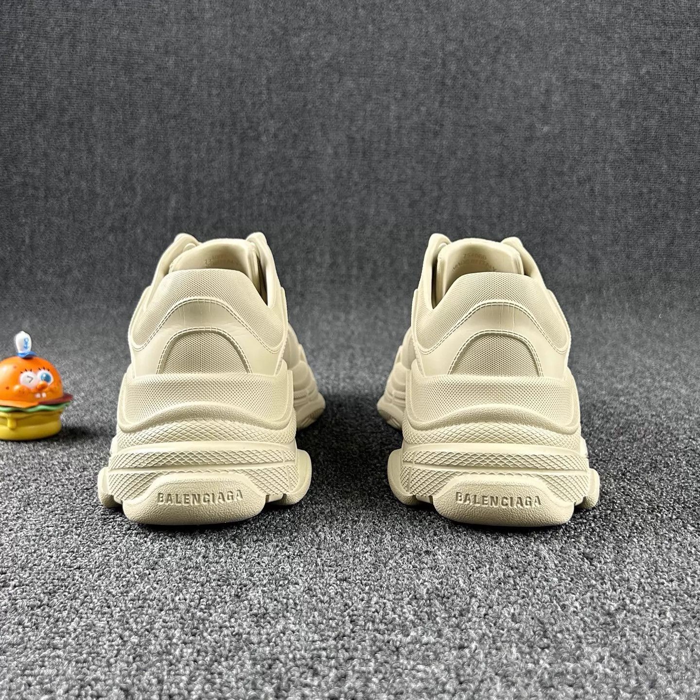 Balenciaga Balenciaga Triple S Beige Dad Shoe 38 Size US 7.5 / IT 37.5 - 5 Thumbnail