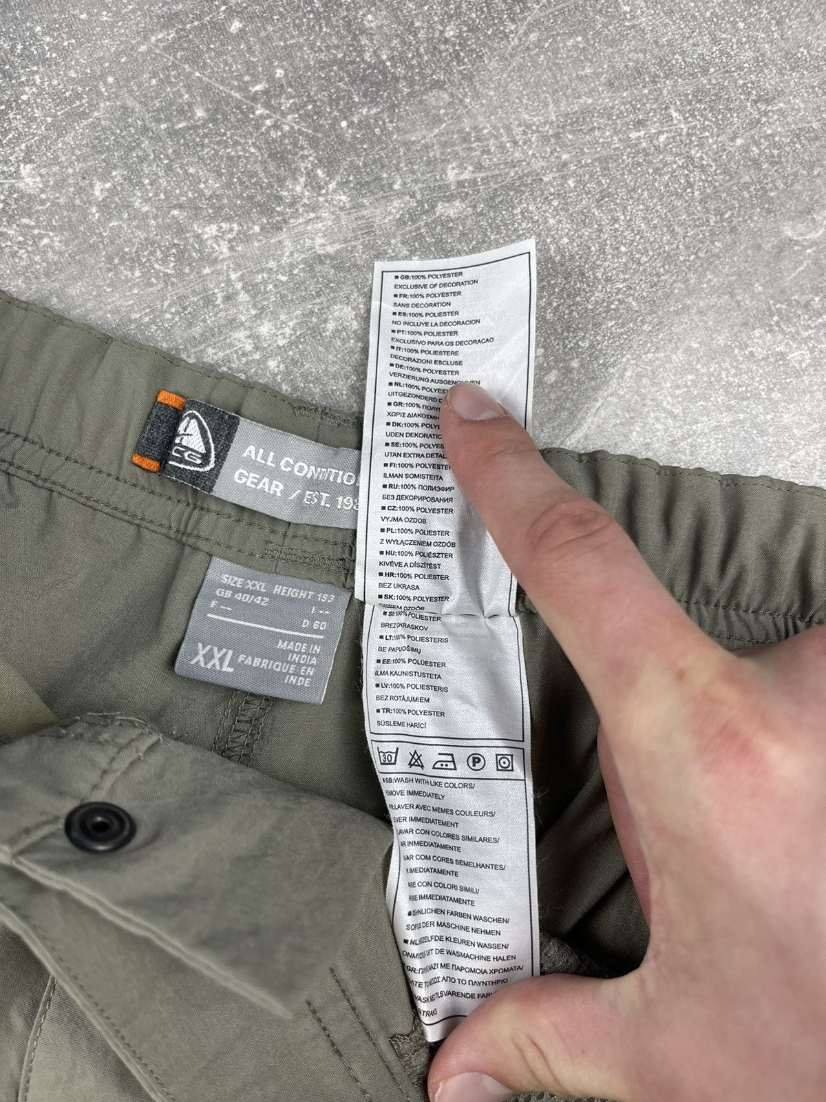 Nike ACG Nike ACG Outdoor Khaki Polyester Cargo Shorts Gorpcore Size US 38 / EU 54 - 12 Thumbnail