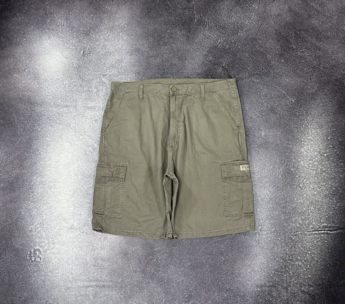Wrangler Vintage Wrangler Y2K Khaki Military Style Hype Cargo Shorts Size US 38 / EU 54 - 1 Thumbnail