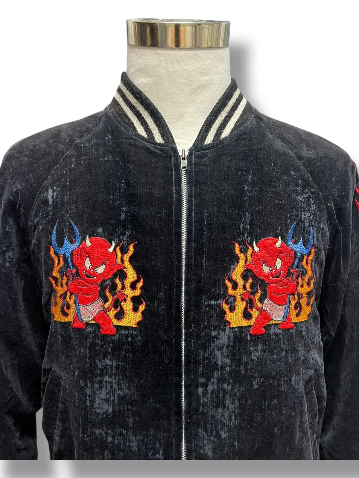 Vintage Vintage Velvet Devil Souvenir Jacket — Black / Red Flames Size US M / EU 48-50 / 2 - 5 Thumbnail