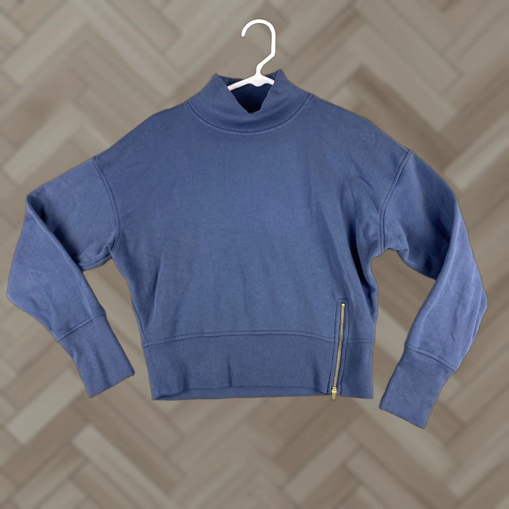 Old Navy Old Navy Women Sweat­er XS Blue Long Sleeve Pullover 40-3 Size XS / US 0-2 / IT 36-38 - 1 Thumbnail