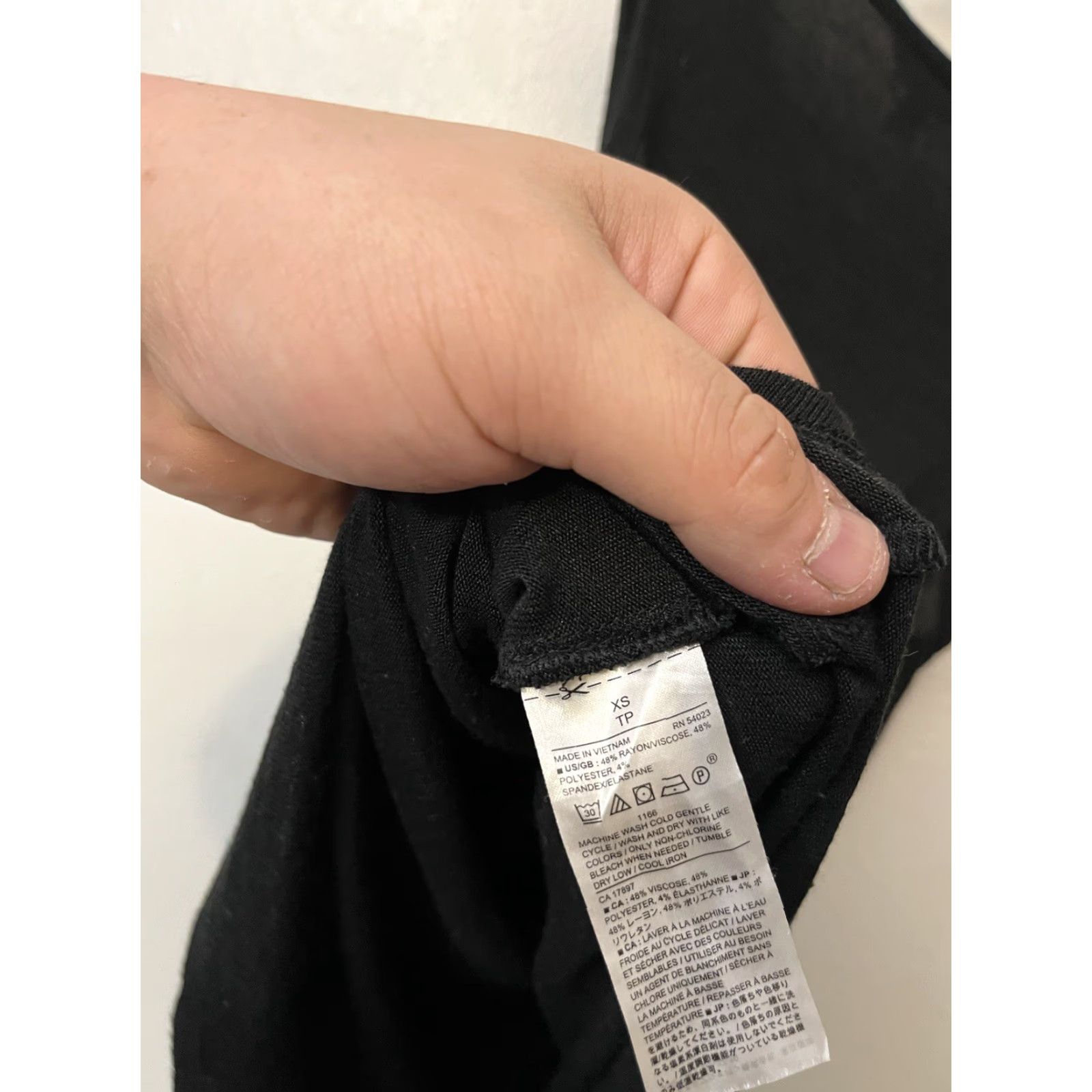 Banana Republic Banana Republic Blouse Shirt Sleeveless Women's XS Black Round Neck V-Neck Casual Solid Tank Top Lightweight Knit Pullover Size XS / US 0-2 / IT 36-38 - 4 Thumbnail