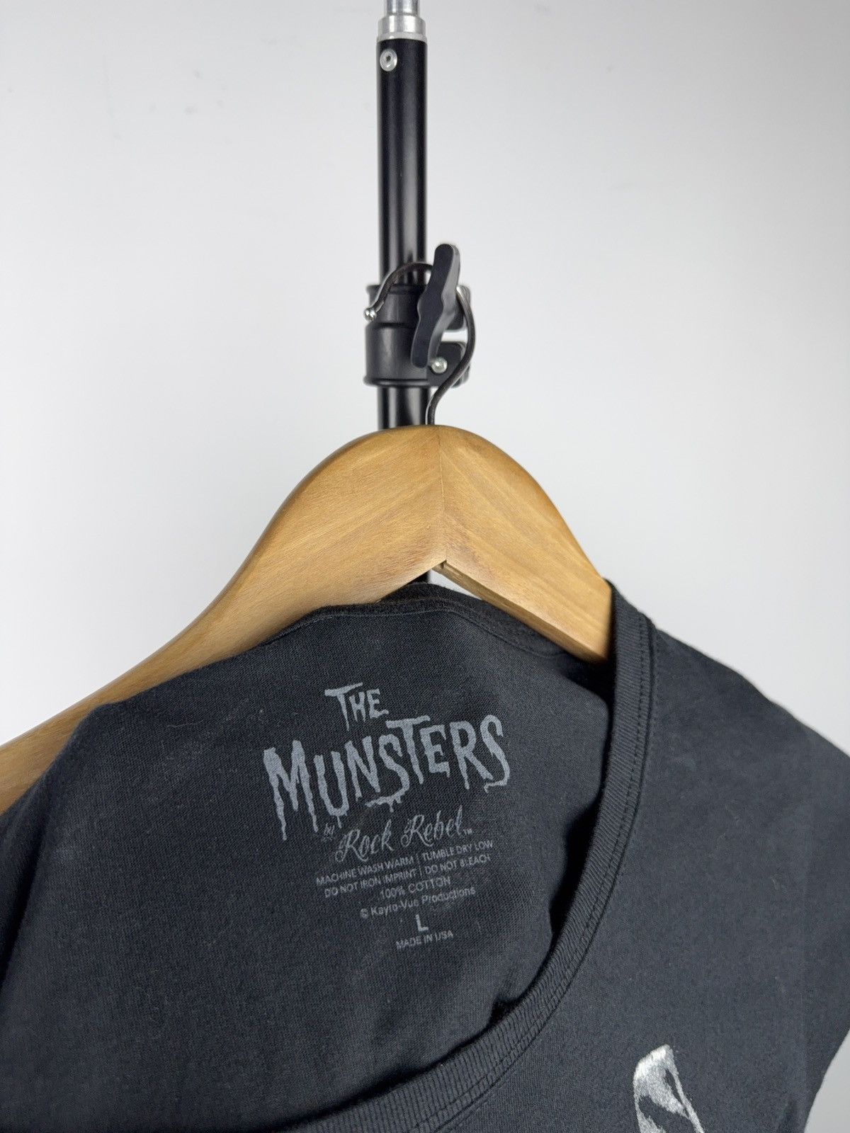 Band Tees 00s The Munsters Lily Munster Rock Rebel Tee Made in USA L Size L / US 10 / IT 46 - 4 Thumbnail