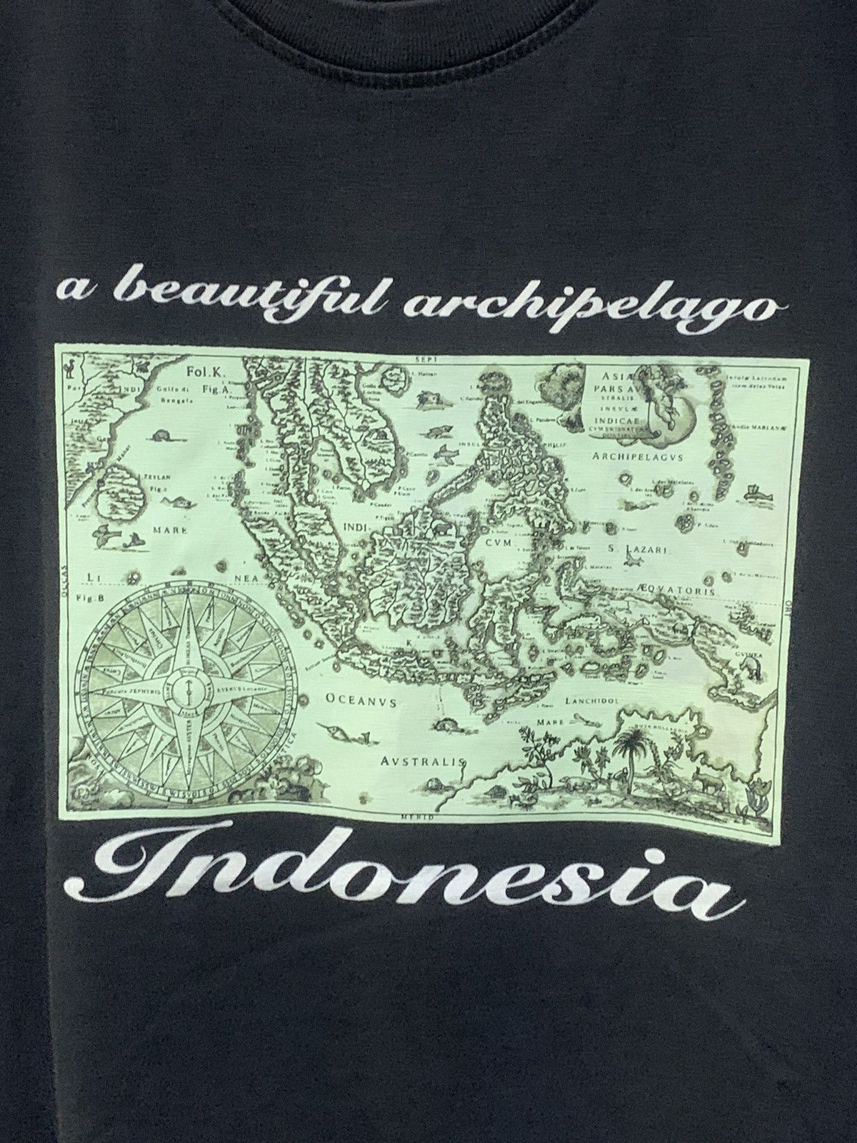 Vintage Vintage Indonesian T-Shirt Size US M / EU 48-50 / 2 - 6 Thumbnail