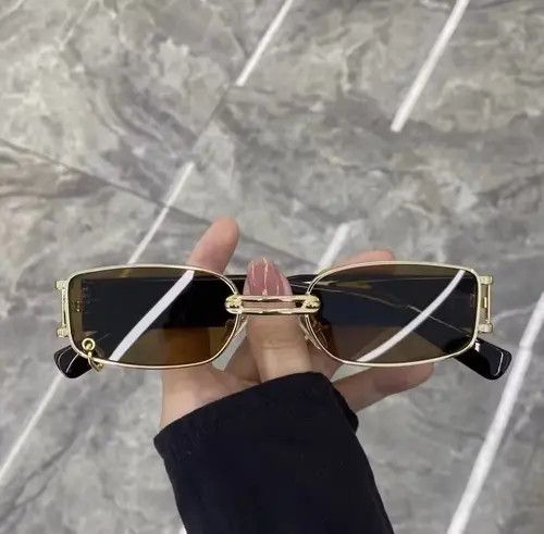 image of Vintage Round Frame Sunglasses in Gold, Men's