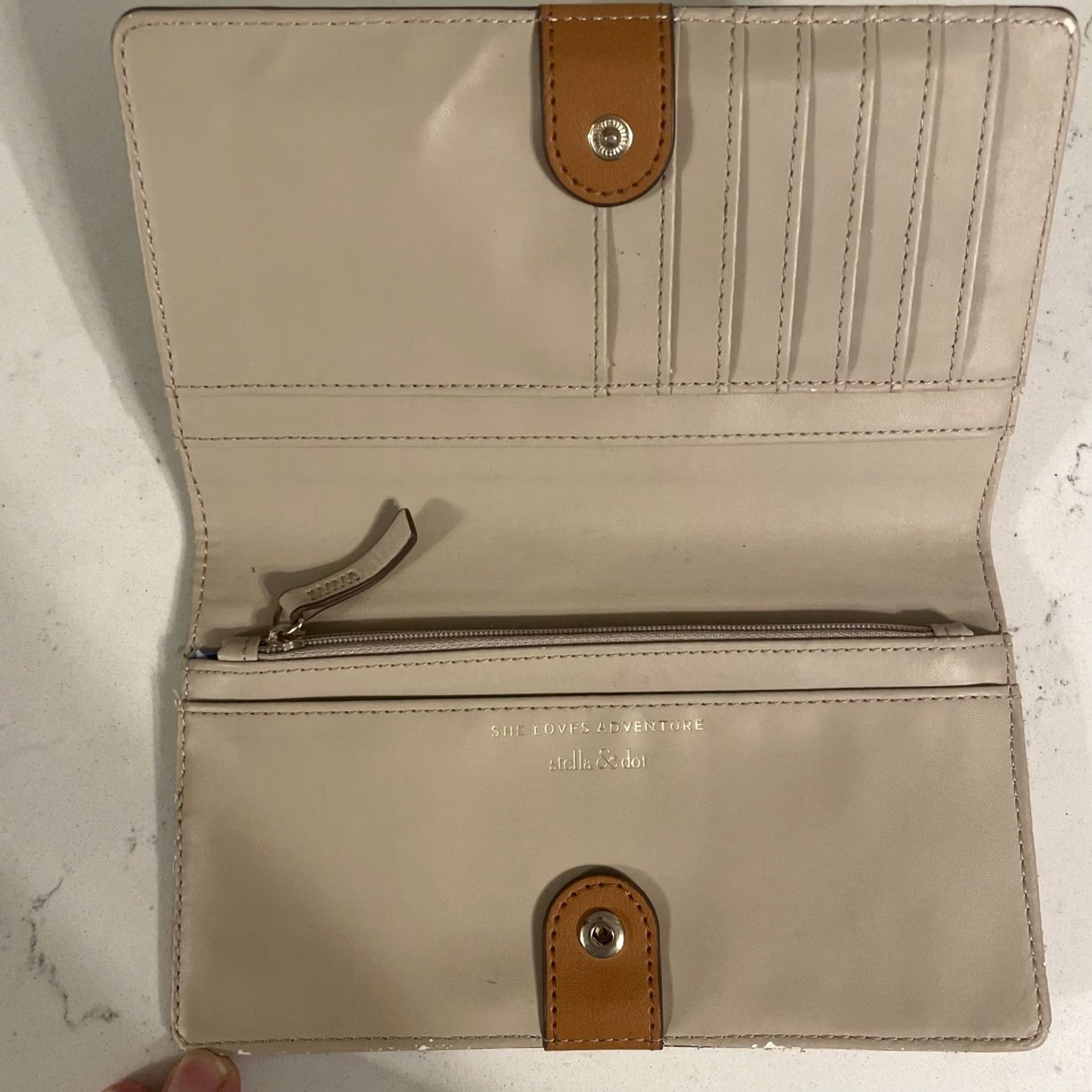 Vintage VINTAGE Women Wallet STELLA & DOT Tan She Loves Adventure Clutch laser cut Credit Card Logo Size ONE SIZE - 6 Thumbnail