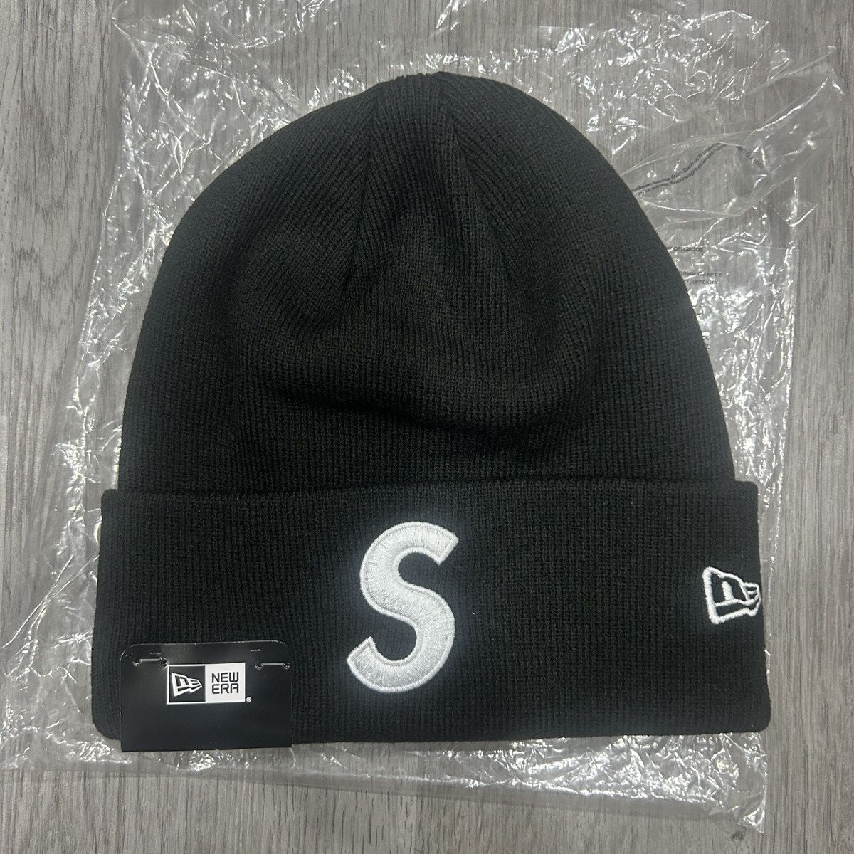 Supreme SUPREME NEW ERA S LOGO BEANIE BLACK Size ONE SIZE - 3 Thumbnail