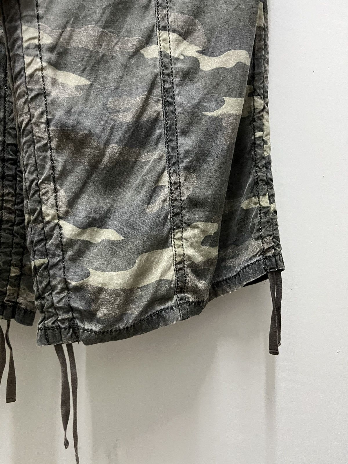 ATSURO TAYAMA Vintage Atsuro Tayama Camouflage Cargo Rayon Women Pants Size 30" / US 8 / IT 44 - 6 Thumbnail