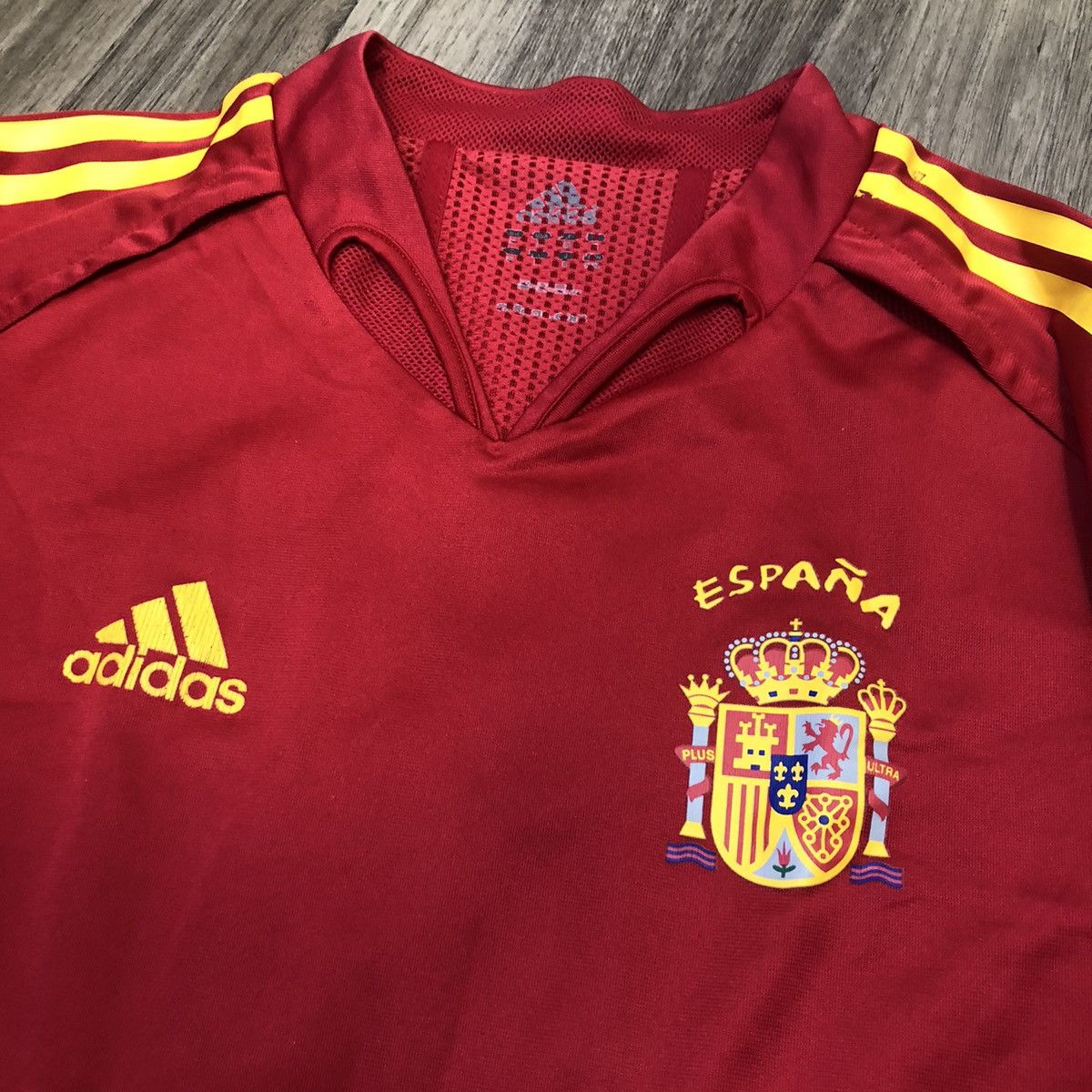 Adidas Spain 04/05 player issue home shirt Size US M / EU 48-50 / 2 - 3 Thumbnail