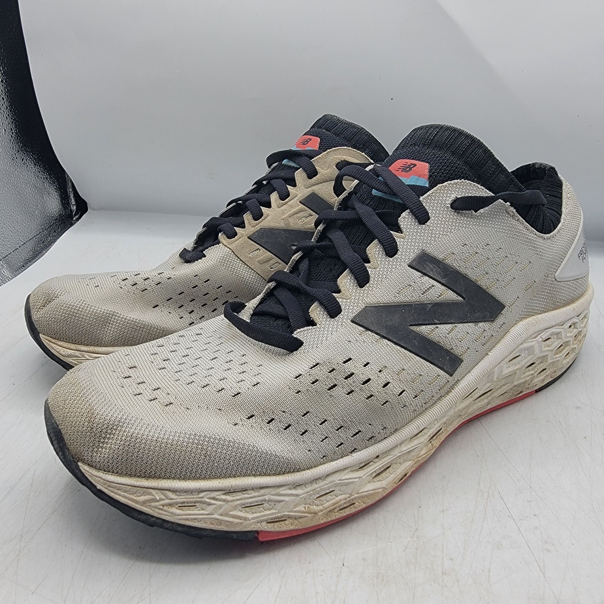 New Balance New Balance Fresh Foam Vongo V4 Mens 10 White Black Running Size US 10 / EU 43 - 4 Thumbnail