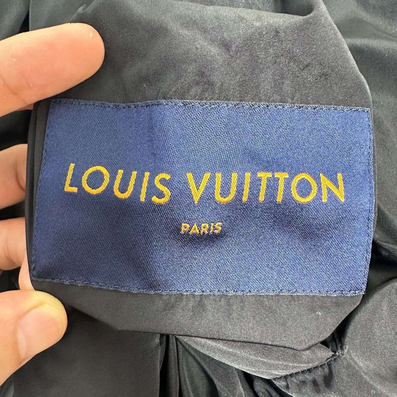 Louis Vuitton LOUIS VUITTON LV three-flower full-print double-sided cotto Size US M / EU 48-50 / 2 - 6 Thumbnail