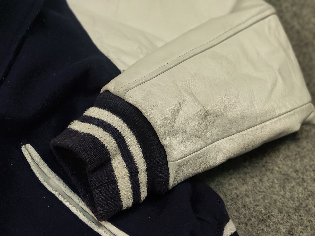 Vintage Vintage 90's Varsity Letterman Dark Blue Wool Bomber Jacket Size US M / EU 48-50 / 2 - 15 Thumbnail