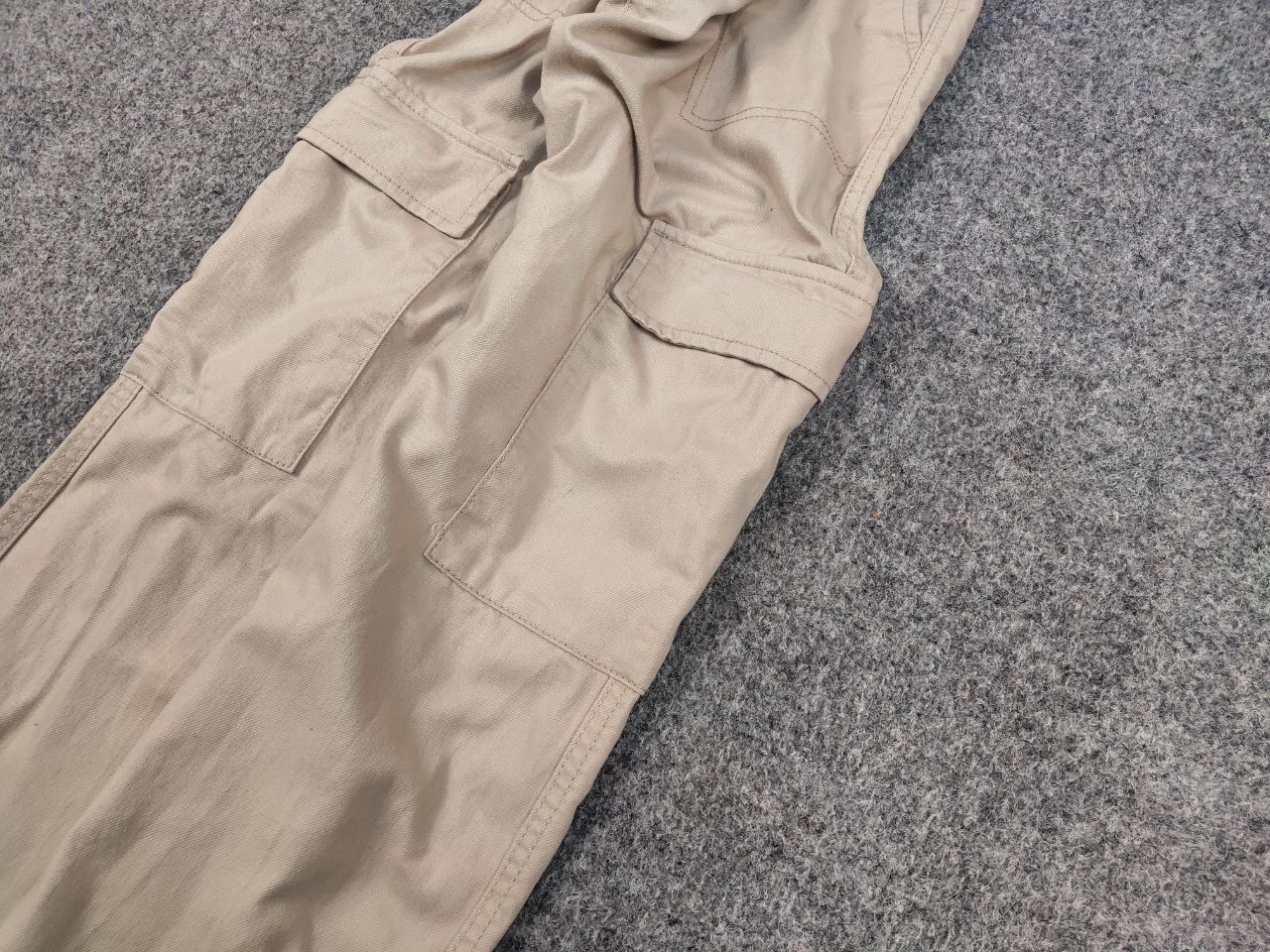 Japanese Brand Vintage Japanese Casual Beige Baggy Cargo Pants Y2K Style Size US 32 / EU 48 - 6 Thumbnail