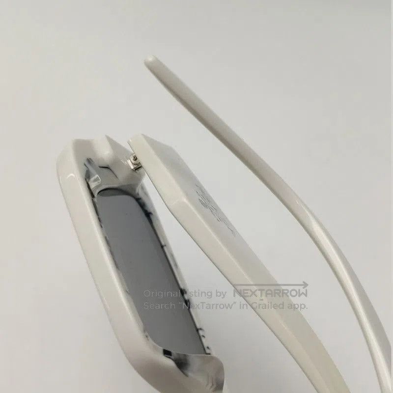 Prada Prada Logo Frame Sunglasses in White. Size ONE SIZE - 8 Thumbnail