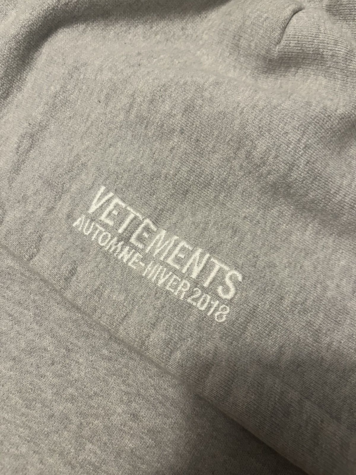 Vetements AW18 VETEMENTS Misplaced Logo Hoodie Size US M / EU 48-50 / 2 - 2 Thumbnail