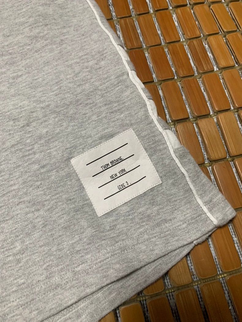 Thom Browne Thom Browne size3 Classic side-striped shorts Size US 26 / EU 42 - 2 Thumbnail