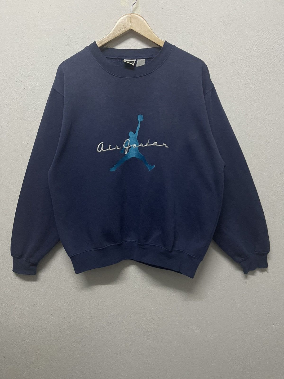 Jordan Brand × Nike × Vintage 90s NIKE AIR JORDAN EMBROIDERED LOGO CREWNECK NICELY FADED Size US L / EU 52-54 / 3 - 1 Thumbnail