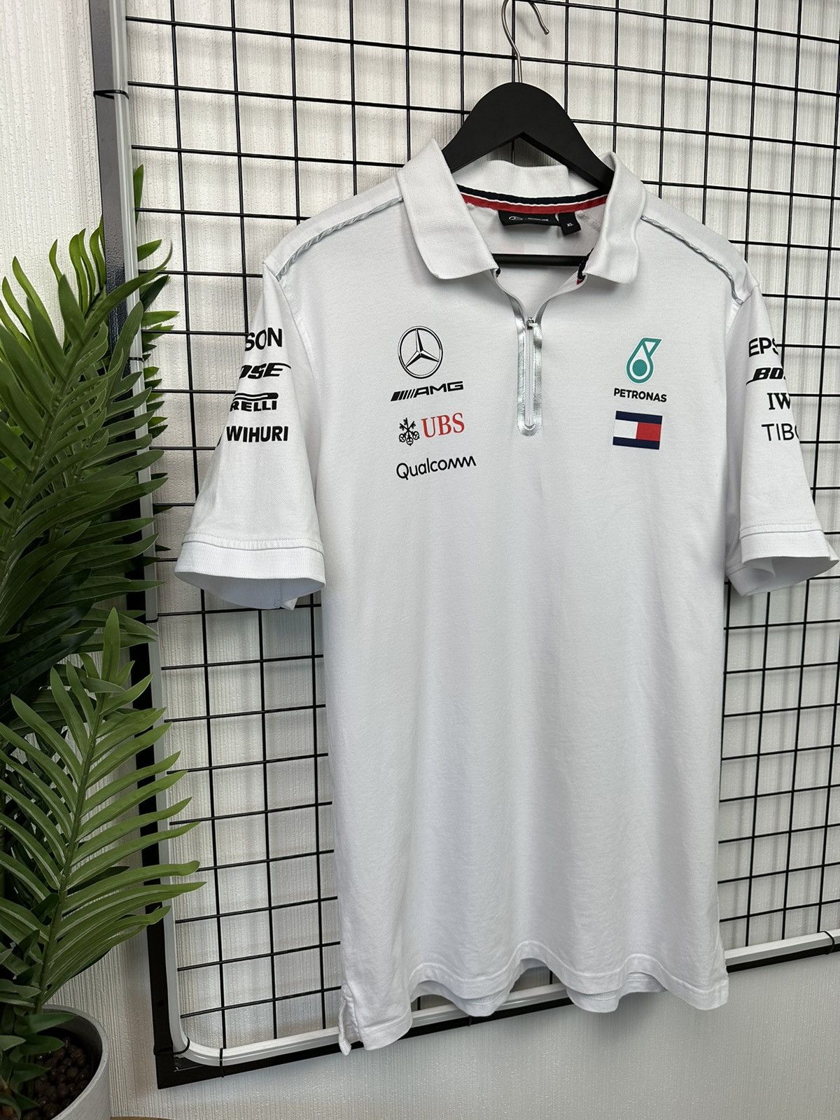 Formula 1 × Mercedes-Benz Mercedes AMG Benz Formula uno Petronas Men XL White T shitrt Size US XL / EU 56 / 4 - 3 Thumbnail