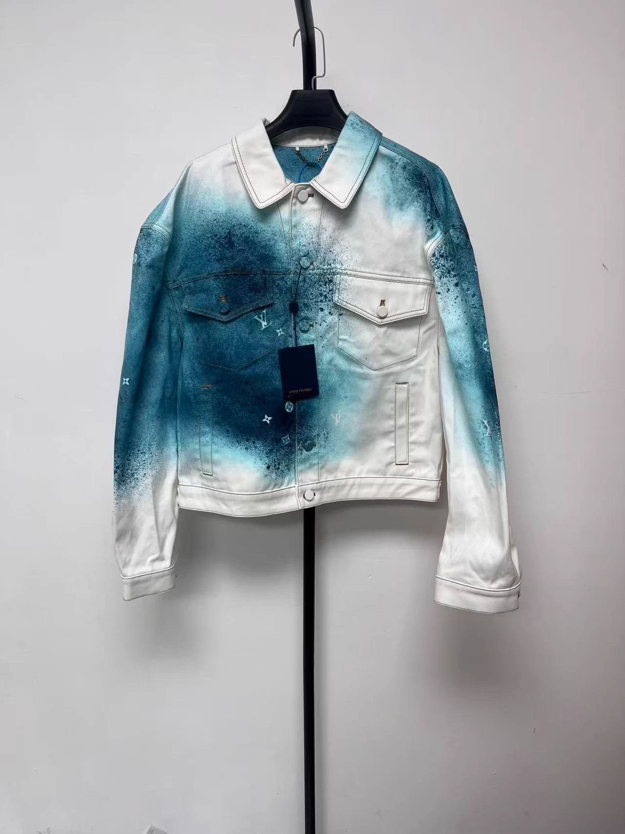 Louis Vuitton LOUIS VUITTON men's white painted denim jacket 50 Size US M / EU 48-50 / 2 - 1 Thumbnail