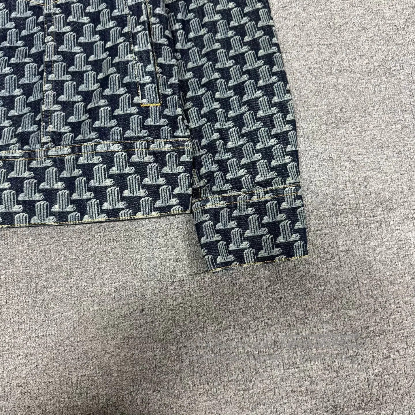Lanvin Lanvin Full-print old-style design; lapel with single butt Size US L / EU 52-54 / 3 - 4 Thumbnail