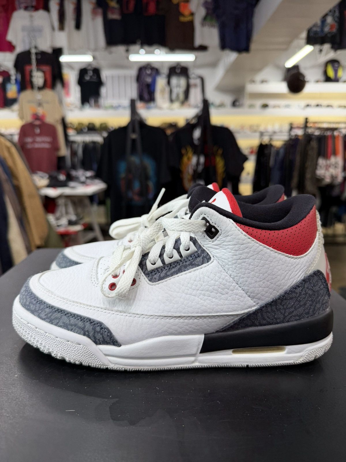 Jordan Brand Air Jordan 3 Fire Red Denim Size 5.5Y (2020) Size US 5.5 / EU 38 - 7 Thumbnail