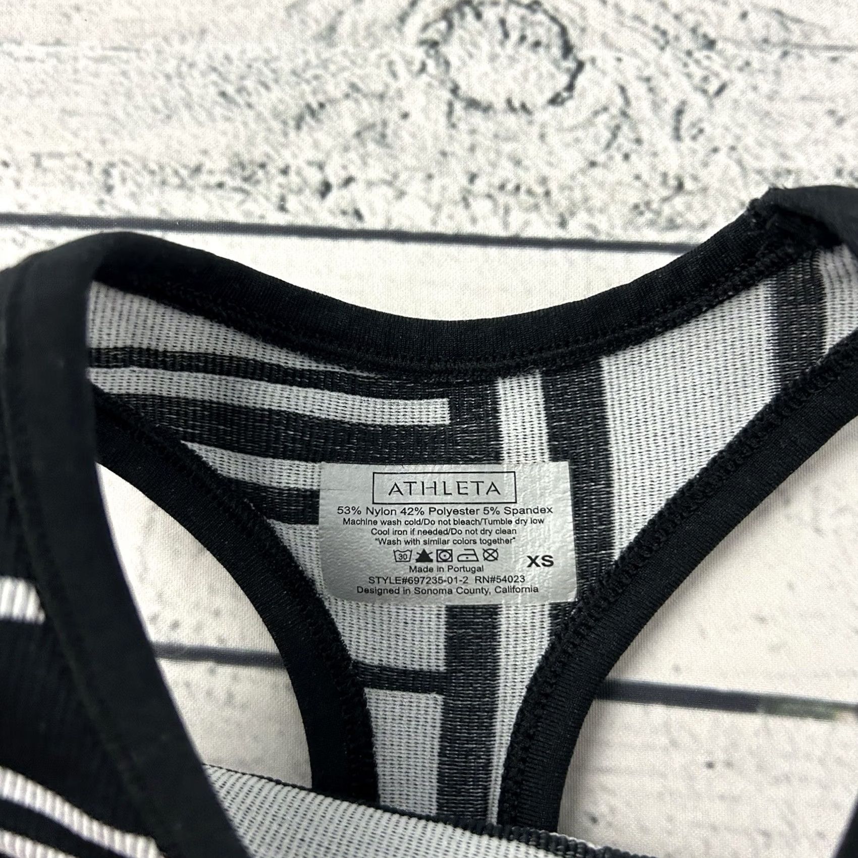 Athleta Athleta Tank Sleeveless Athletic Shirt Women's XS Black White XS Athletic Tank Shirt Womens, Sleeveless, Tank, Activewear Size XS / US 0-2 / IT 36-38 - 2 Thumbnail