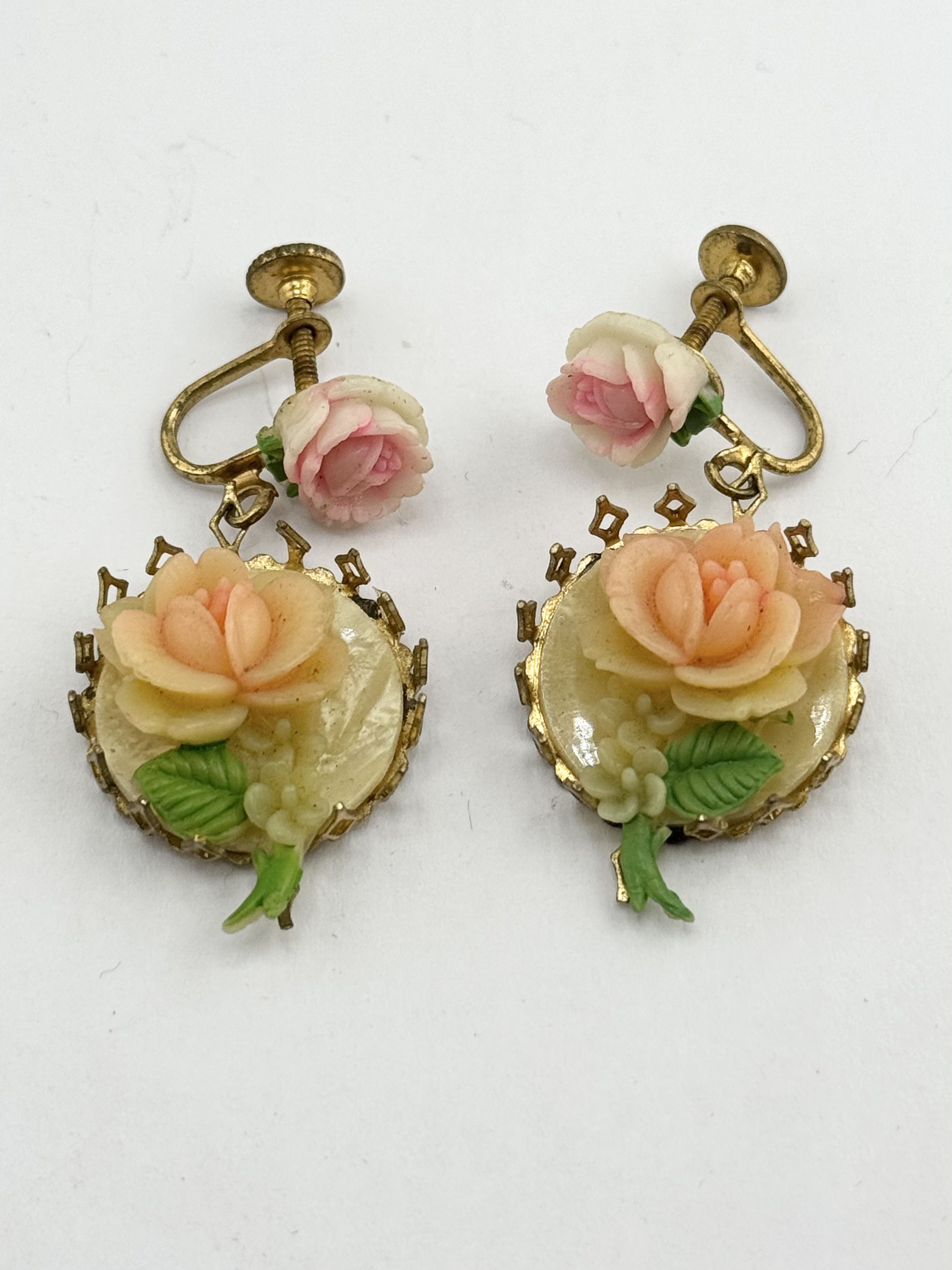 Vintage Vintage Celluloid flower dangle drop screw back earrings Size ONE SIZE - 2 Thumbnail