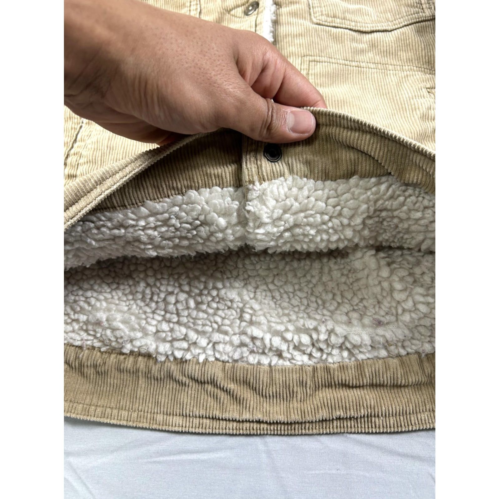 American Eagle Outfitters VINTAGE American Eagle Outfitters Jacket Womens M Corduroy Trucker Beige Tan Sherpa Lined Button Front Pockets Casual Fall Winter Womens Size M / US 6-8 / IT 42-44 - 7 Thumbnail