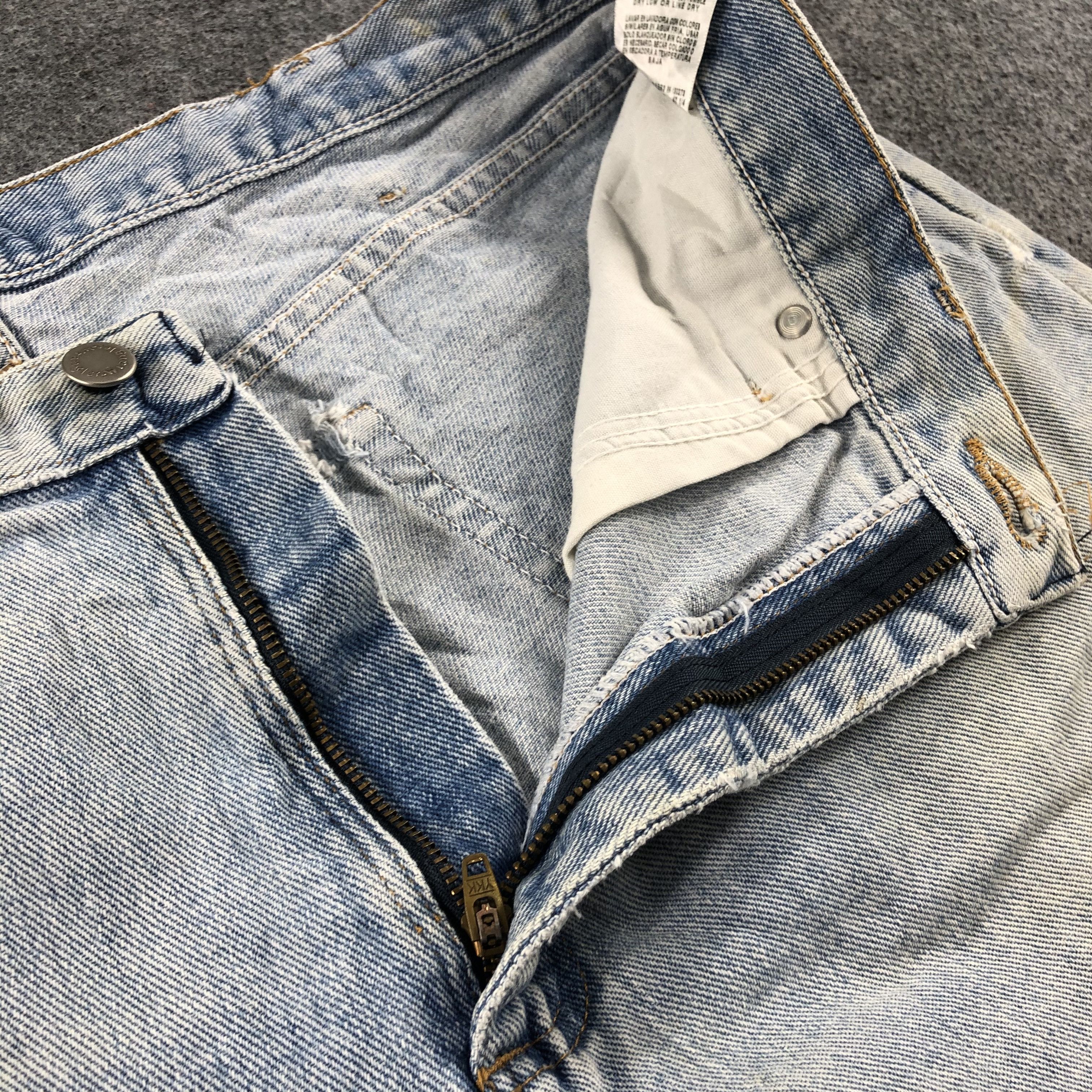 Vintage Vintage Light Wash Wrangler Jeans-J2400 Size US 35 - 11 Thumbnail