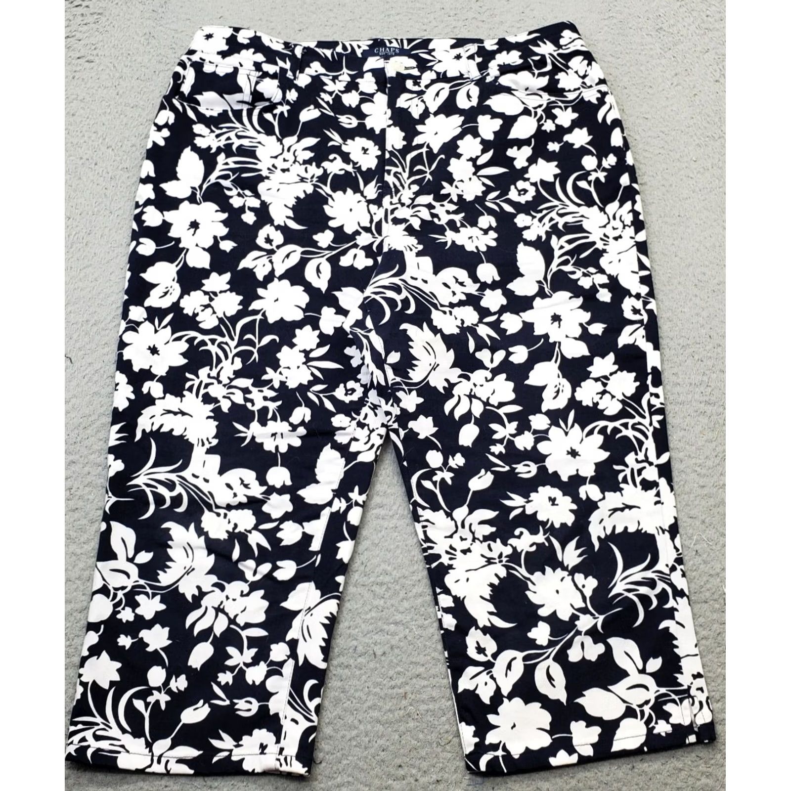 Chaps Chaps Cropped Pants Womens 12P Multicolor Floral Outdoor Low Waist Straight Leg Womens 12P Multicolor Floral Outdoor Low Waist Straight Leg Size 34" / US 12 / IT 48 - 2 Thumbnail