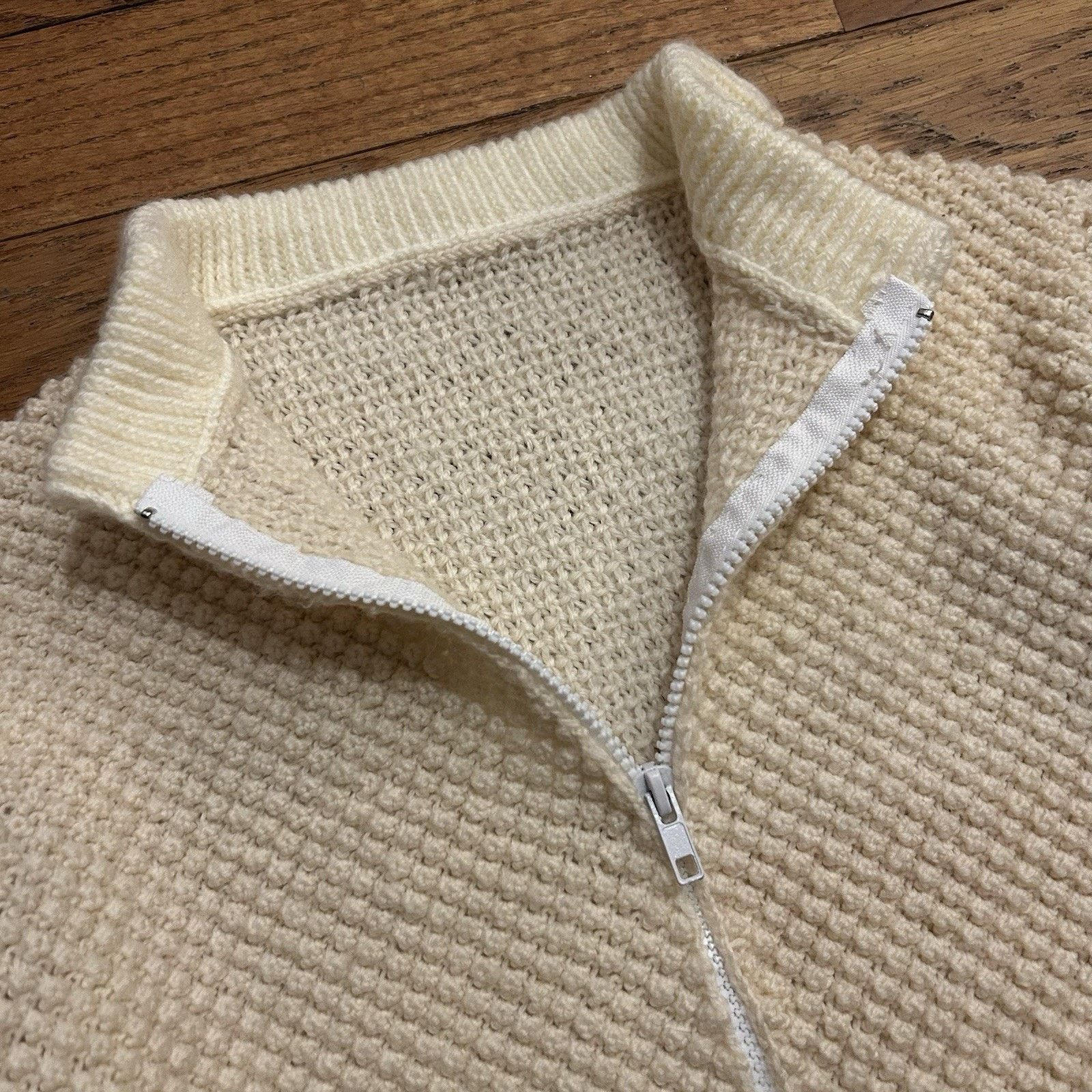 Vintage Handknit Wool Cropped Aran Full Zip Cardigan Sweater Jacket Size XS / US 0-2 / IT 36-38 - 2 Thumbnail