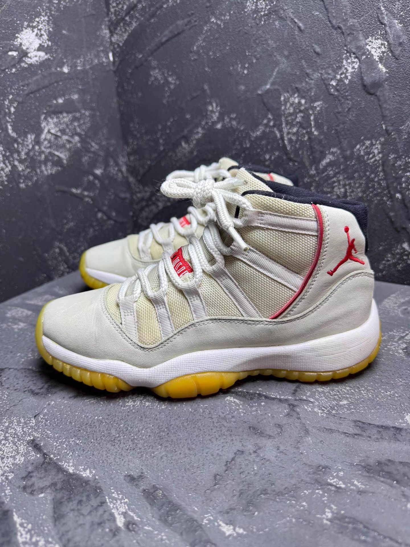 Nike Air Jordan 11 Bugs Bunny White & Red Q10 Size US 6.5 / IT 36.5 - 6 Thumbnail